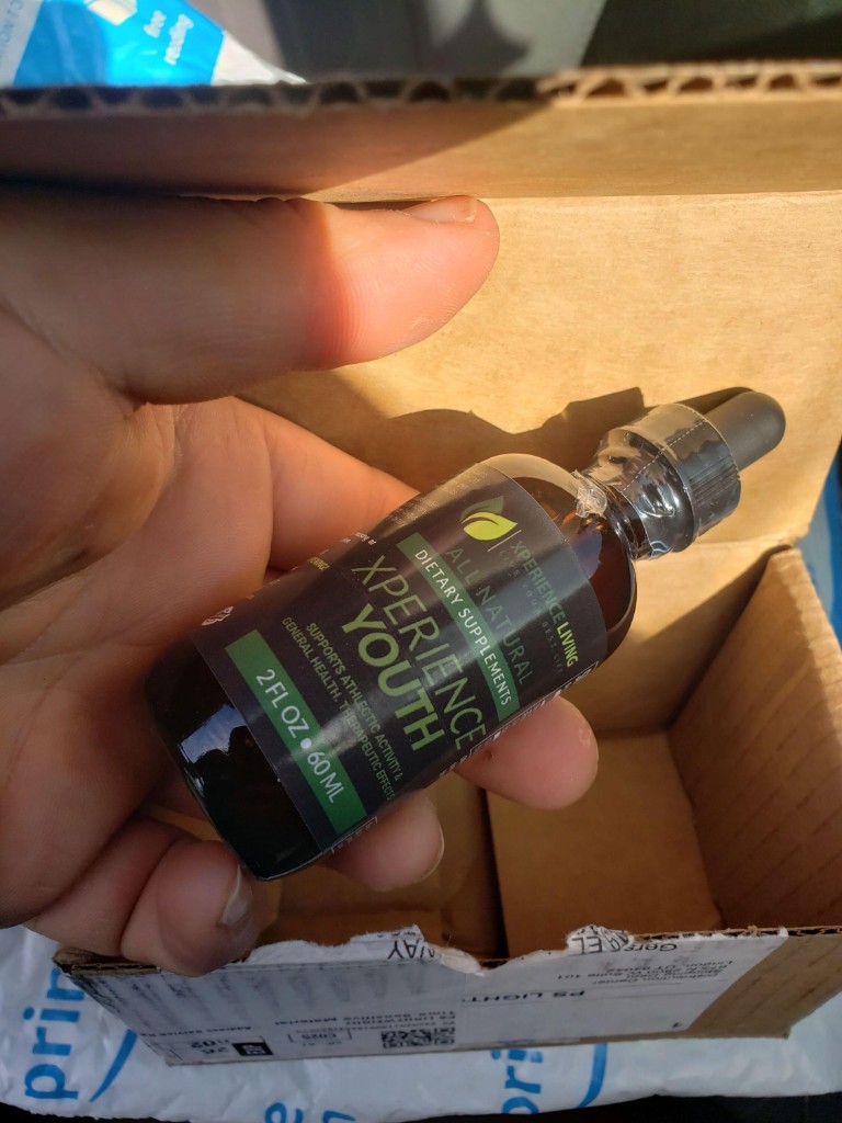 Customer unboxing Xperience Youth Liquid